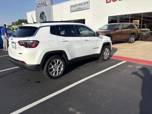 Bright White Clearcoat 2022 Jeep Compass Latitude Lux