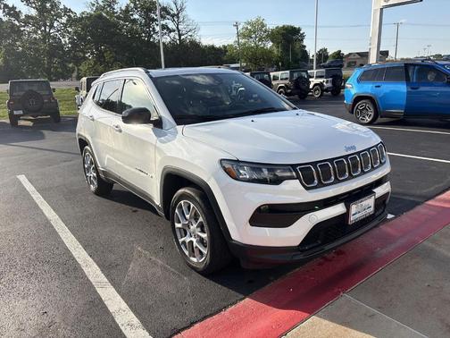 Bright White Clearcoat 2022 Jeep Compass Latitude Lux