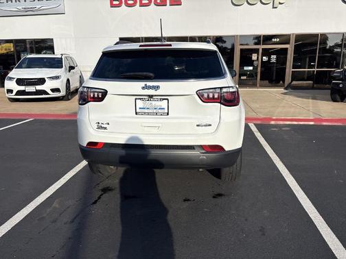 Bright White Clearcoat 2022 Jeep Compass Latitude Lux