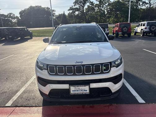 Bright White Clearcoat 2022 Jeep Compass Latitude Lux