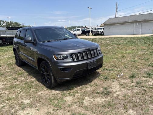 Granite Crystal Metallic Clearcoat 2019 Jeep Grand Cherokee Altitude