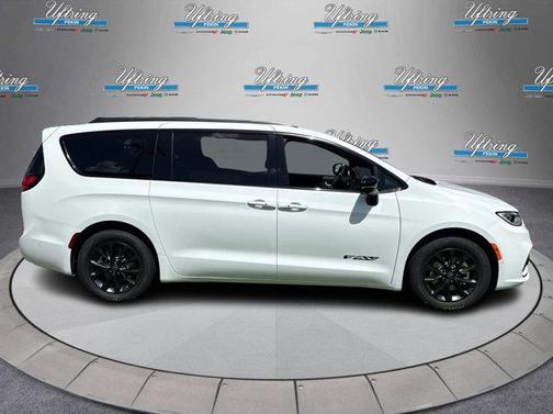 2025 Chrysler Pacifica L