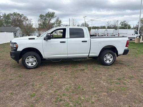 Bright White Clearcoat 2024 RAM 2500 Tradesman Crew Cab 4x4 6'4' Box