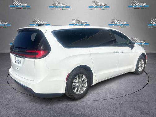Bright White Clearcoat 2026 Chrysler Pacifica L