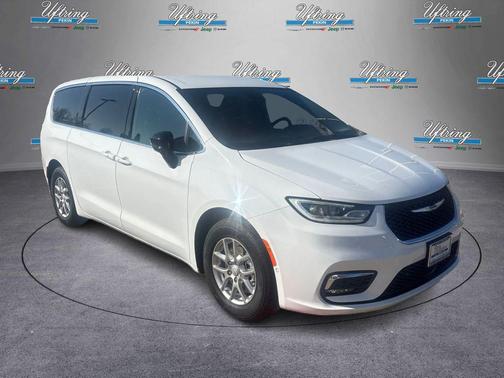 Bright White Clearcoat 2026 Chrysler Pacifica L