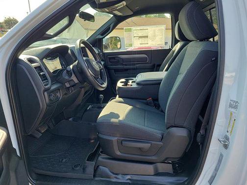 2022 RAM 2500 Tradesman Regular Cab 4x4 8' Box