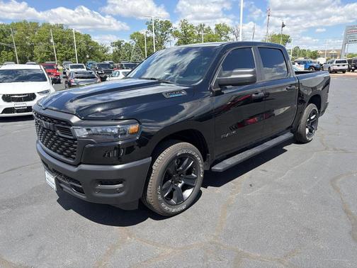 Diamond Black Crystal Pearlcoat 2025 RAM 1500 Tradesman