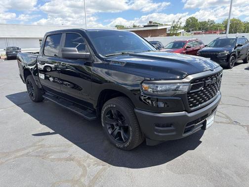Diamond Black Crystal Pearlcoat 2025 RAM 1500 Tradesman