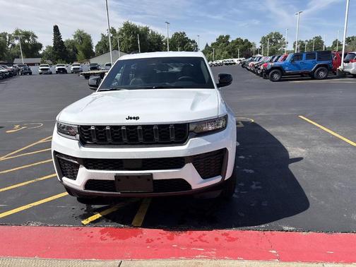 Bright White Clearcoat 2026 Jeep Grand Cherokee L Altitude