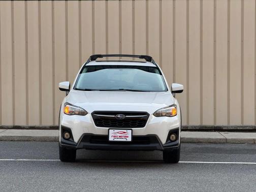 Crystal White Pearl 2018 Subaru Crosstrek 2.0i Premium