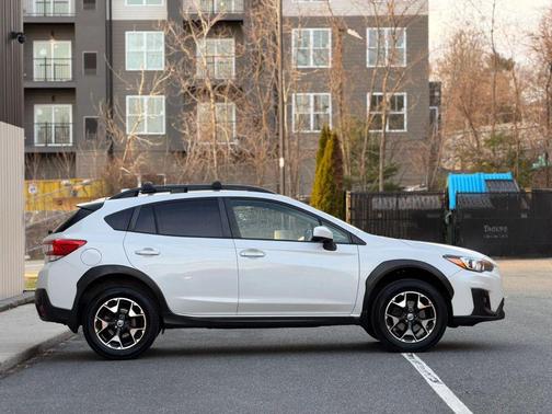 Crystal White Pearl 2018 Subaru Crosstrek 2.0i Premium