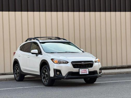 Crystal White Pearl 2018 Subaru Crosstrek 2.0i Premium