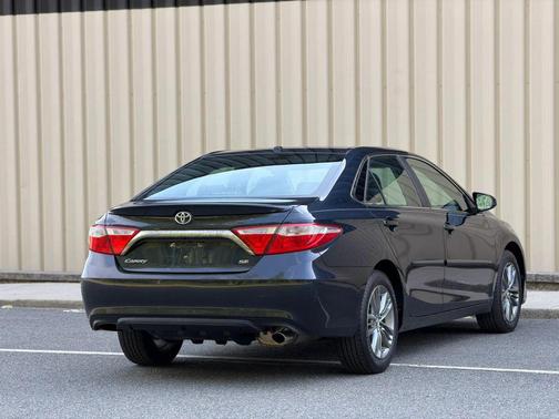 Blue Streak Metallic 2017 Toyota Camry SE