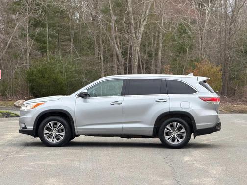 Silver Sky Metallic 2014 Toyota Highlander XLE
