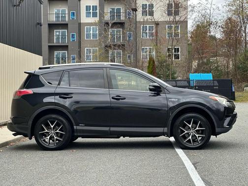 2017 Toyota RAV4 Hybrid SE