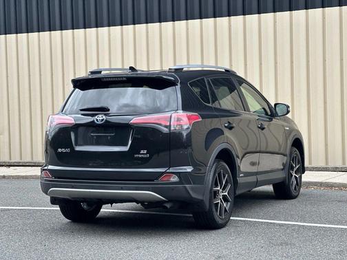 2017 Toyota RAV4 Hybrid SE
