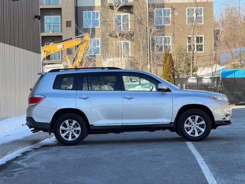 2012 Toyota Highlander SE