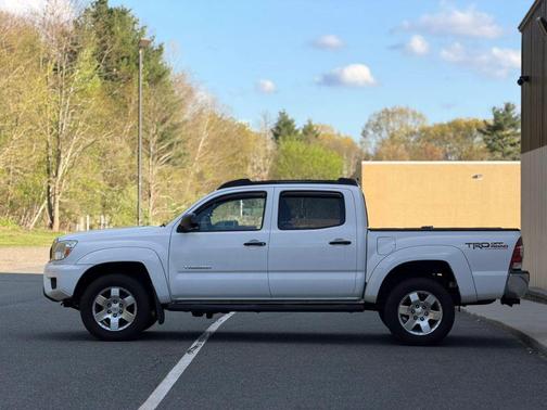 Super White 2014 Toyota Tacoma Base