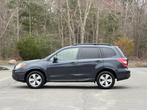 Crystal Black Silica 2014 Subaru Forester 2.5i Premium