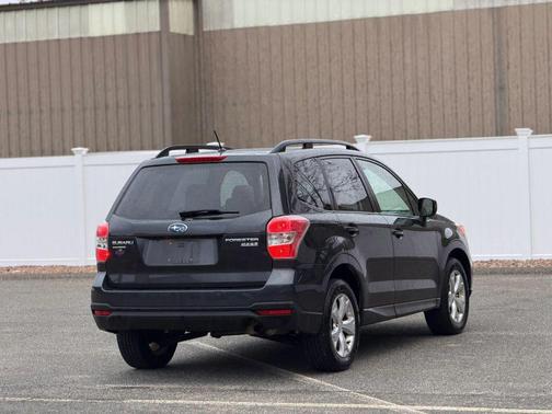 Crystal Black Silica 2014 Subaru Forester 2.5i Premium