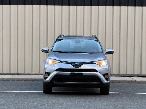 2017 Toyota RAV4 Hybrid XLE