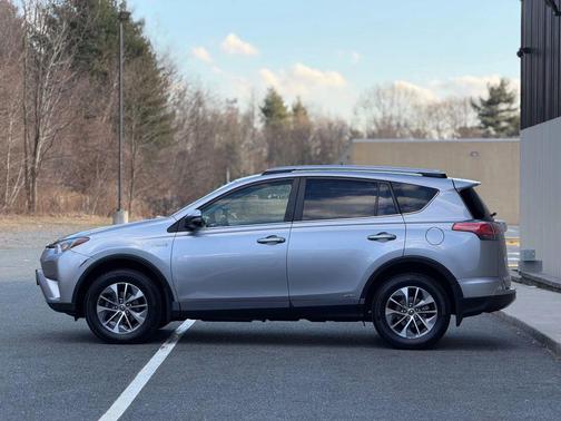 2017 Toyota RAV4 Hybrid XLE