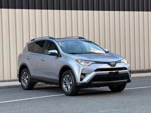 2017 Toyota RAV4 Hybrid XLE