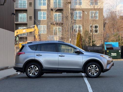 2017 Toyota RAV4 Hybrid XLE