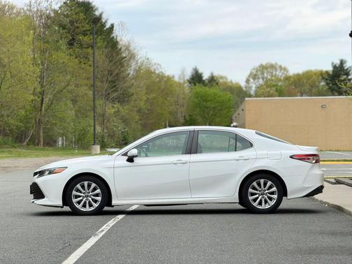 White 2018 Toyota Camry LE