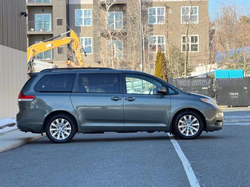 2013 Toyota Sienna LE