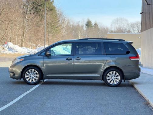 2013 Toyota Sienna LE