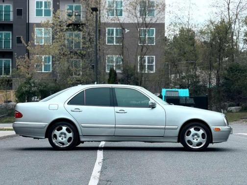 Silver 2000 Mercedes-Benz E-Class 4M