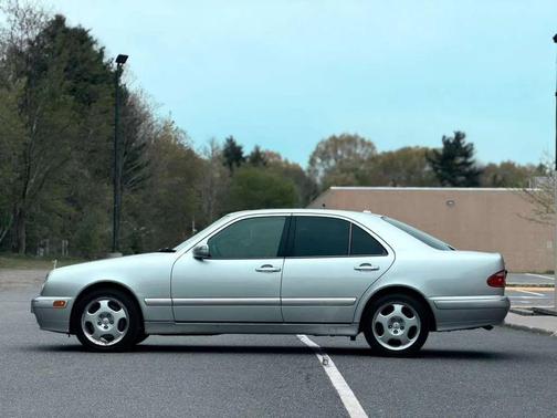 Silver 2000 Mercedes-Benz E-Class 4M