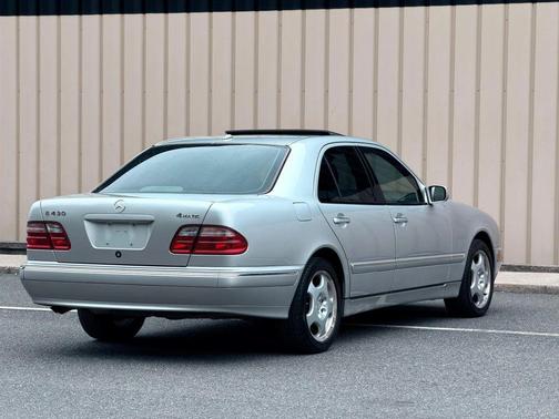 Silver 2000 Mercedes-Benz E-Class 4M