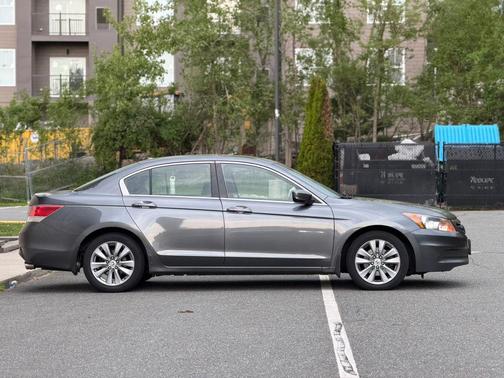 Polished Metal Metallic 2011 Honda Accord SE