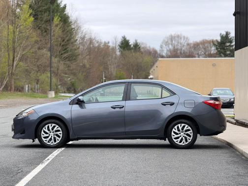 Gray 2017 Toyota Corolla SE