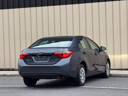 Gray 2017 Toyota Corolla SE