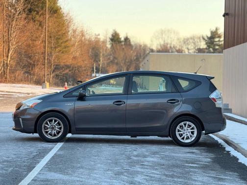 2013 Toyota Prius v Two