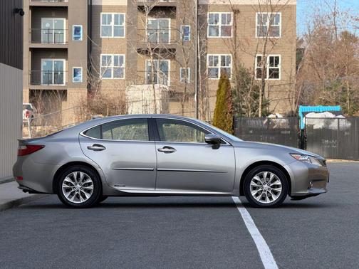 2015 Lexus ES 300h Base