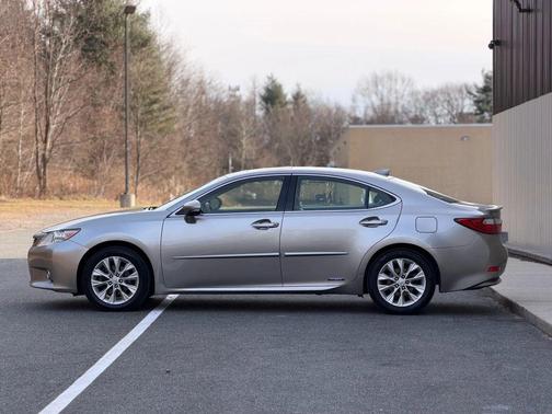 2015 Lexus ES 300h Base