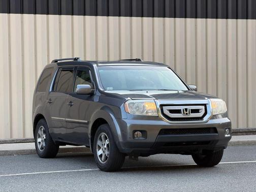 Polished Metal Metallic 2010 Honda Pilot Touring