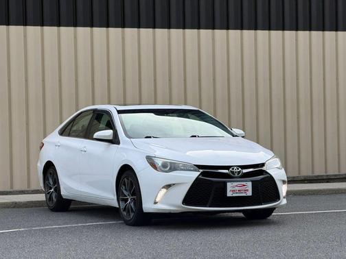 White 2015 Toyota Camry XSE