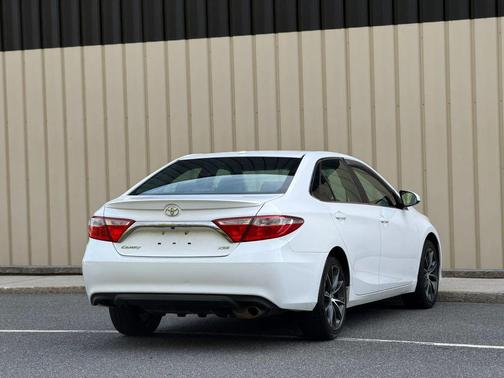 White 2015 Toyota Camry XSE