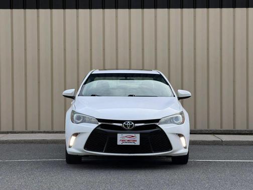 White 2015 Toyota Camry XSE