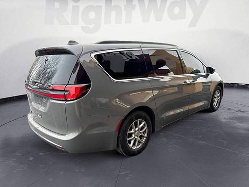 2022 Chrysler Pacifica Touring