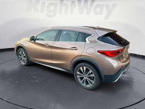2017 INFINITI QX30 Premium