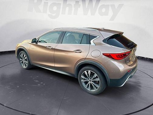 2017 INFINITI QX30 Premium