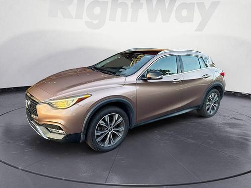 2017 INFINITI QX30 Premium