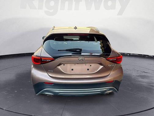 2017 INFINITI QX30 Premium