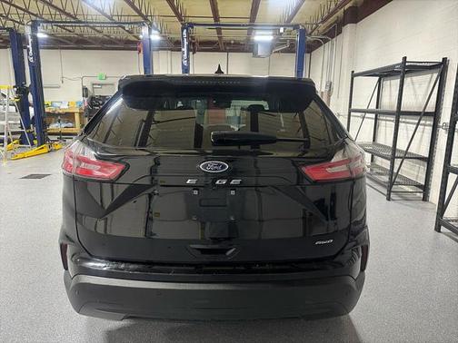 2021 Ford Edge SE